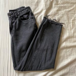 urban outfitters mom jeans